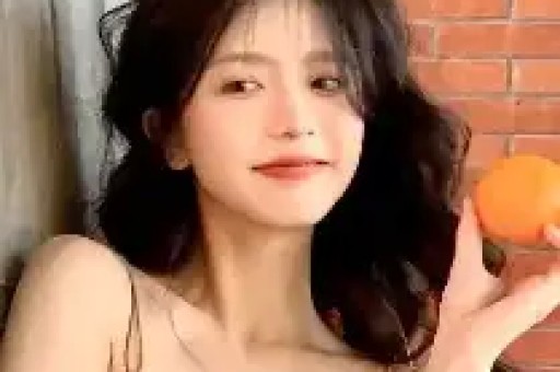 曹云金与神秘女子车内亲昵被拍还在路边草丛小便边解手边吐痰